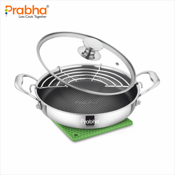 Tri-Ply Hexa Cube Stick-Resistant Saute Pan With Glass Lid & Oil Drainer